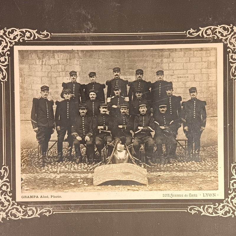 ENSEMBLE DE 2 GRANDES PHOTOS CARTONNEES DU 7 ème REGIMENT DE CUIRASSIERS 1907 ET 1908 FORMAT 30 X 40 cm